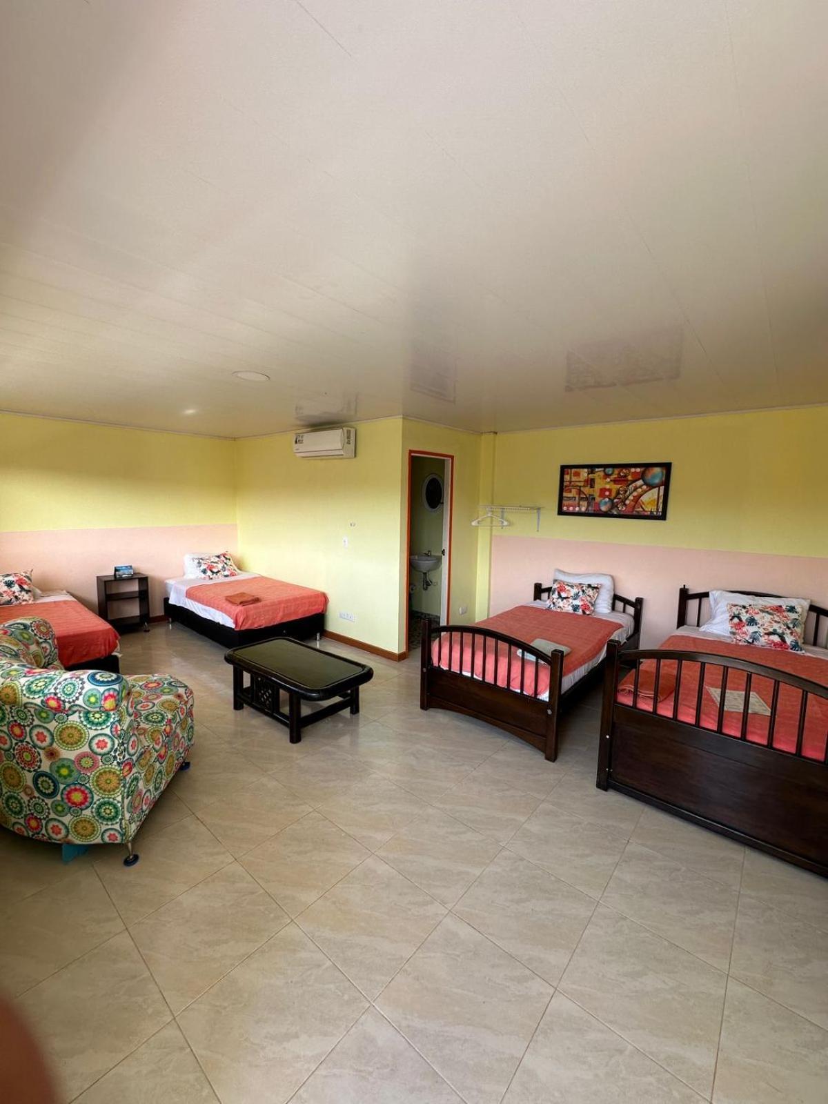 Victoria'S Gennie Bay Village Hostal San Andrés エクステリア 写真