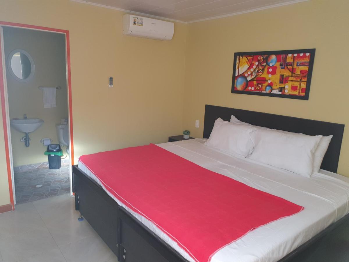 Victoria'S Gennie Bay Village Hostal San Andrés エクステリア 写真