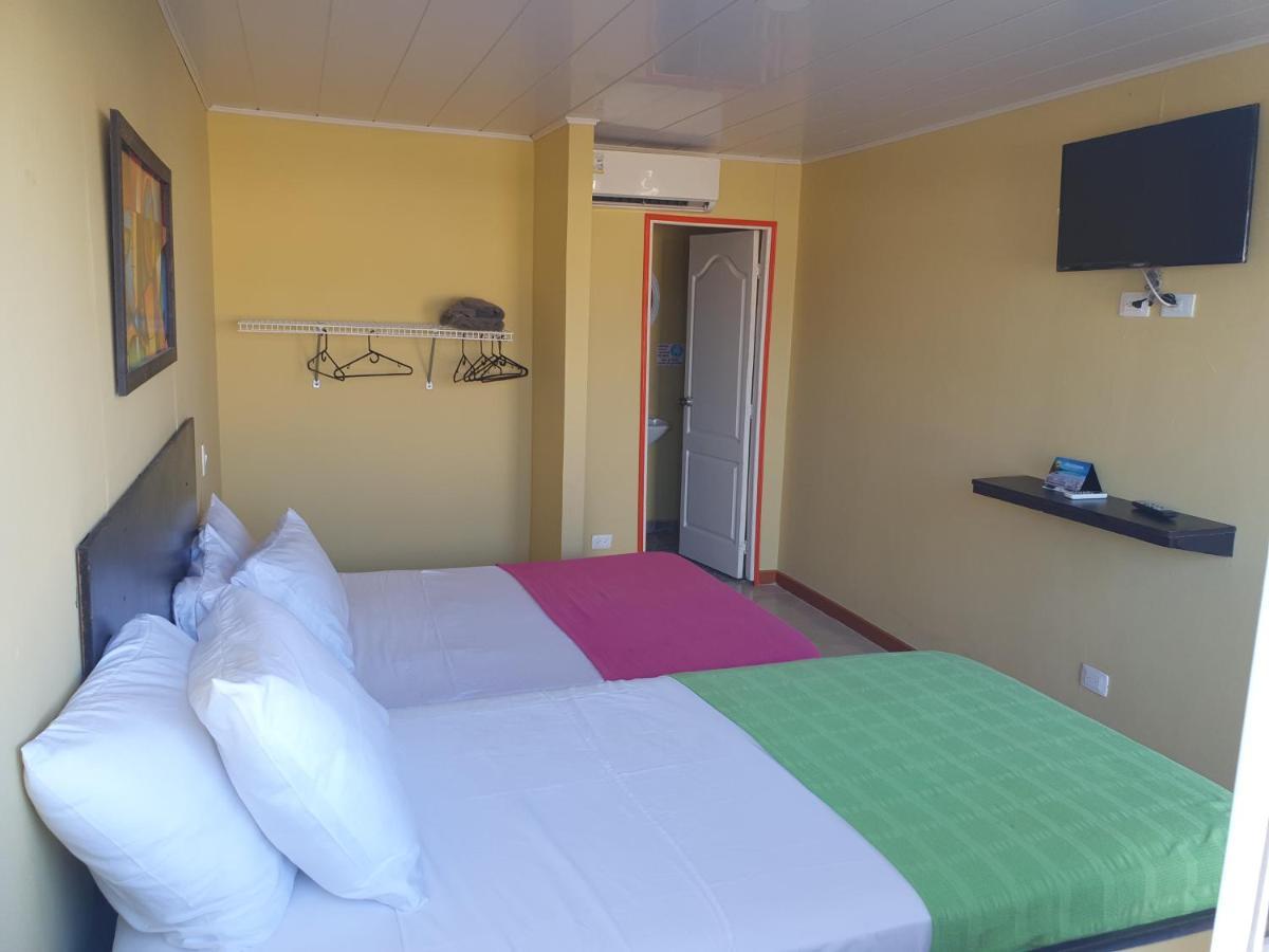 Victoria'S Gennie Bay Village Hostal San Andrés エクステリア 写真