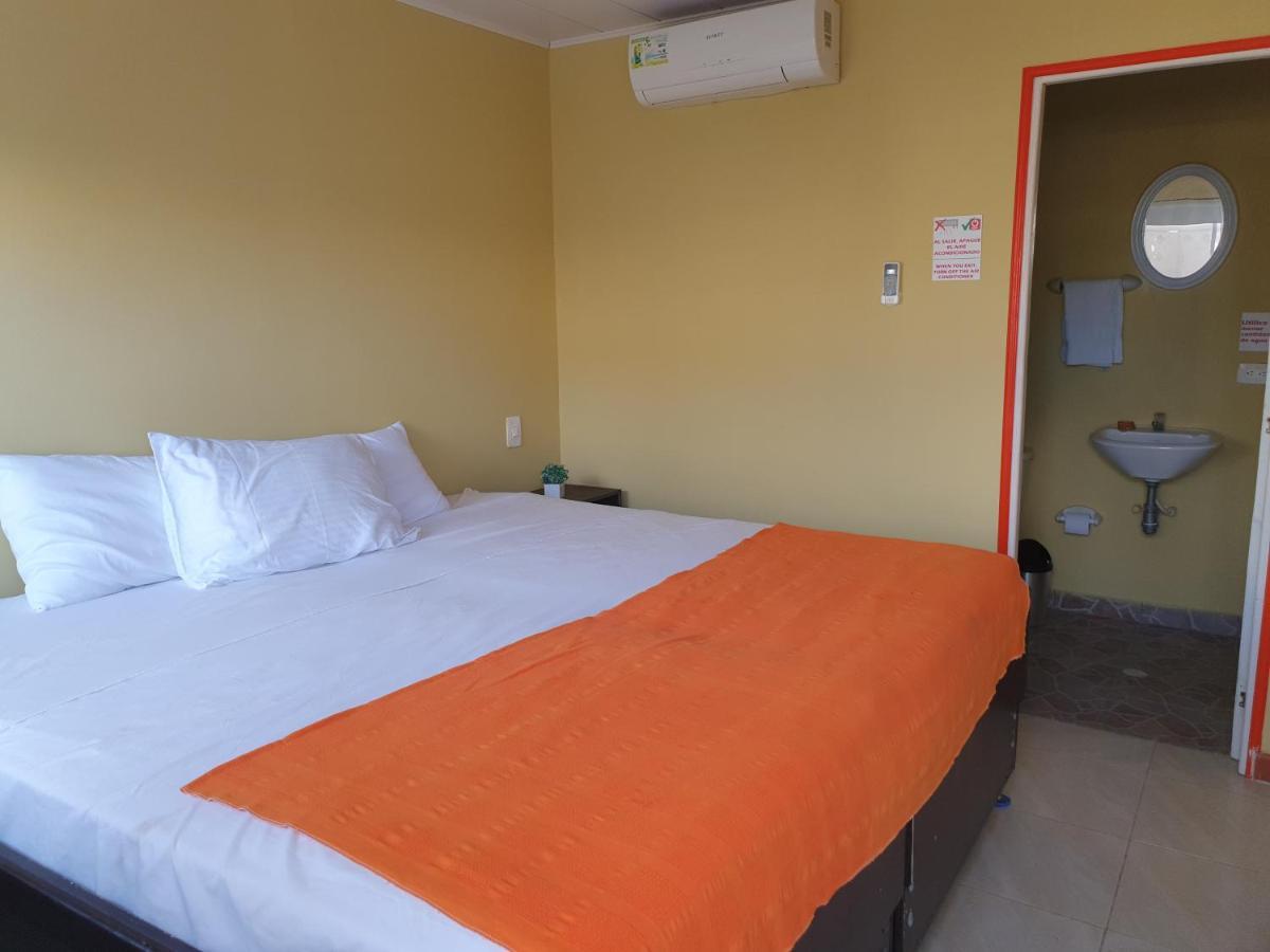 Victoria'S Gennie Bay Village Hostal San Andrés エクステリア 写真