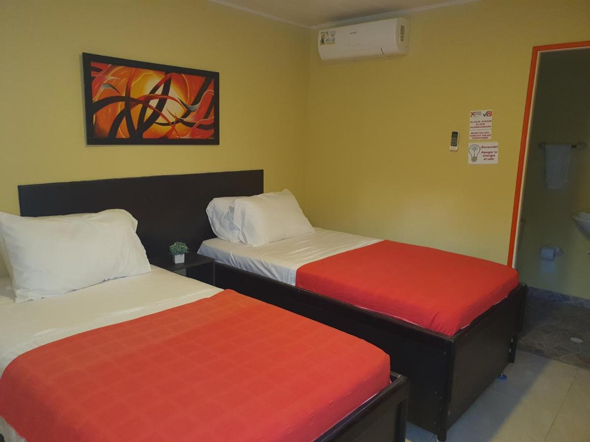 Victoria'S Gennie Bay Village Hostal San Andrés エクステリア 写真